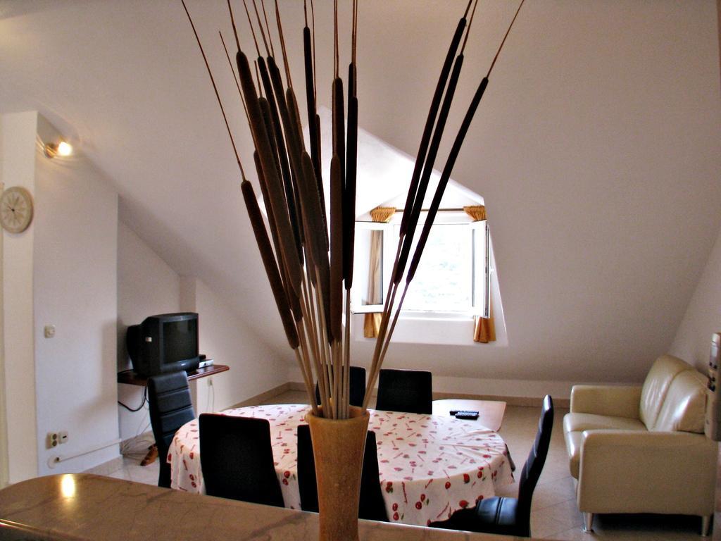 Apartment Martinic Pucisca Rum bild